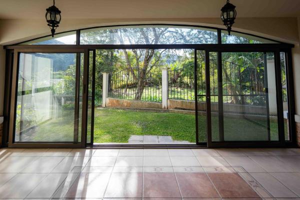 Se vende casa unifamiliar adosada de 2 recamaras en boquete