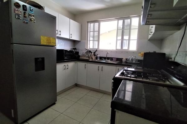 Venta de casa adosada en villa de las azores en villa lucre