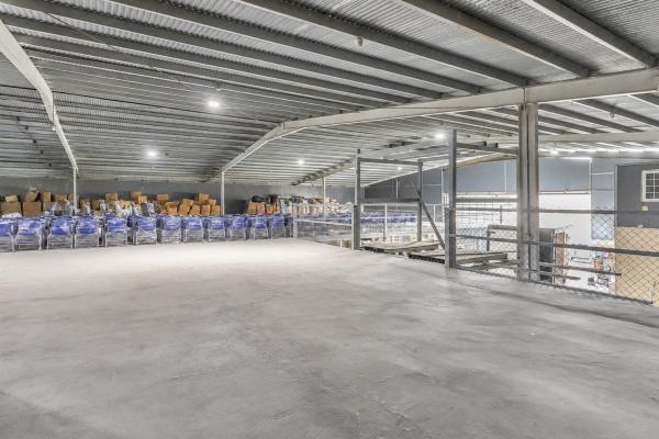 Venta de galera con mezzanine en pacora