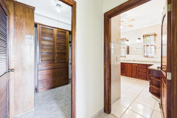 Casa con vistas a la montaña y al océano en venta en sora