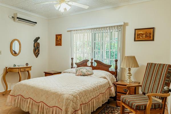 La casa de tus sueños con un amplio terreno en boquerón