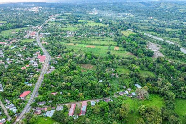 Propiedad comercial y residencial
