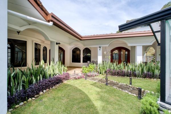Casa de lujo con jardines en valle escondido boquete