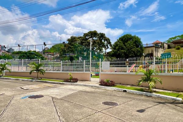 Casa en venta en altos de panamá, fuente del fresno
