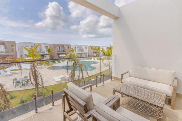 Furnished 2-bedroom beach home in playa caracol