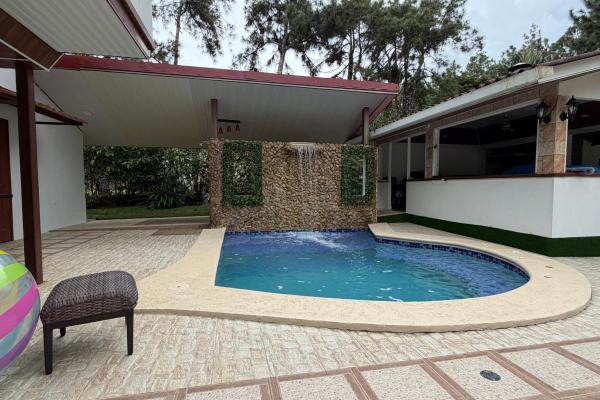 Se vende casa en altos de cerro azul