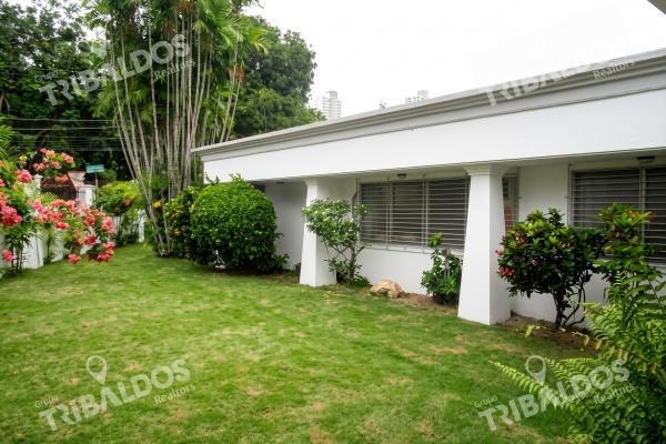 Venta de casa con amplio terreno en altos del golf, parque lefevre