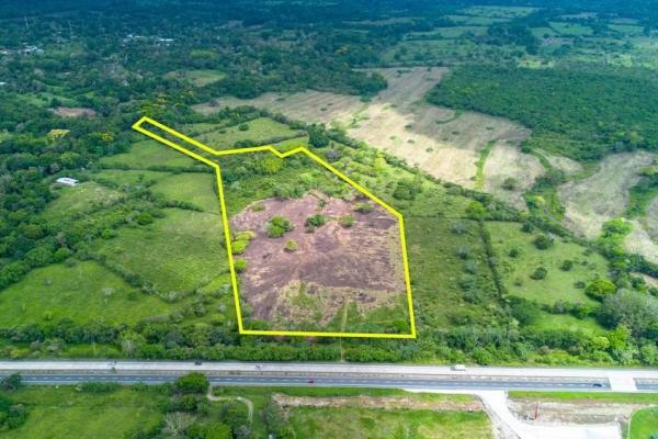 Terreno de 8 hectáreas en venta con acceso a la carretera panamericana.