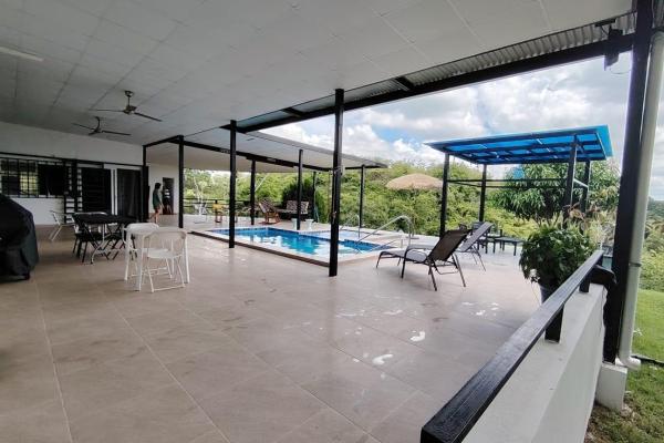Casa con piscina, jacuzzi y espectaculares vistas a la montaña en el higo