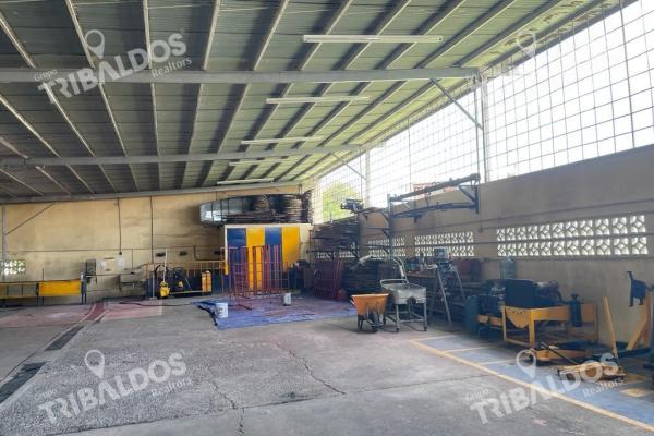 Venta de terreno con galera, parque lefebre