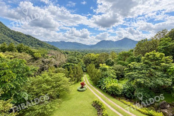 Casa en venta en el valle de antón con 1.1 hectáreas de terreno y vistas a las montañas