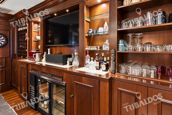Venta de casa de 2 niveles en altos del golf