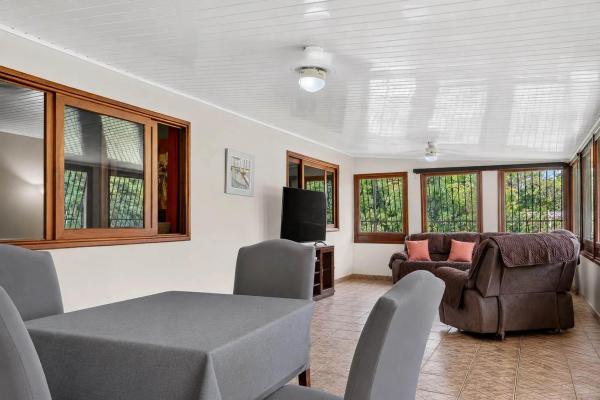 Amplia casa con piscina y apartamento para invitados