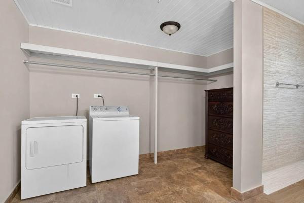 Amplia casa con piscina y apartamento para invitados