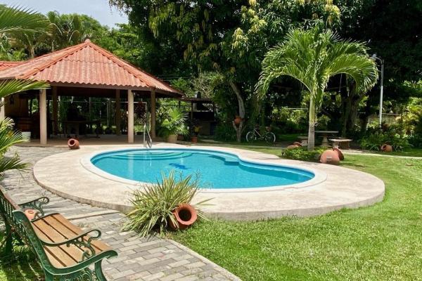 Familial country house with pool