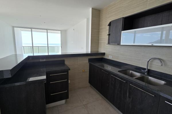 Venta de apartamento en ocean waves nueva gorgona