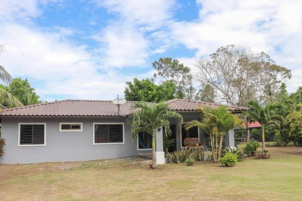Amplia propiedad con casa y lote de 2.182 m²