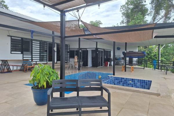 Casa con piscina y 1,8 hectáreas de terreno