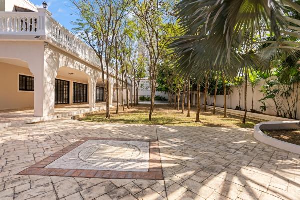 Mansion in golf heights