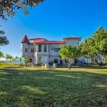 Beachfront estate on 1.5 hectares in playa nanzal
