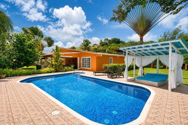 Casa con piscina en san marino oceanfront, maría chiquita, colón