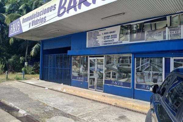 Se vende local comercial y dos casas