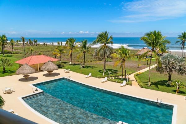 3 bedroom beachfront condo in playa la barqueta
