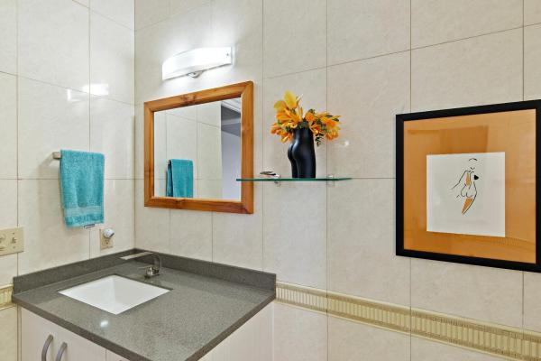 Apartamento de 3 rec. frente al mar en playa la barqueta panamá