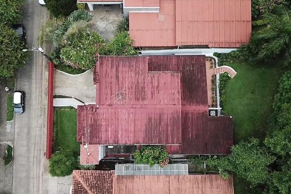 Venta de casa dos pisos con elevador en la loma (hato pintado)