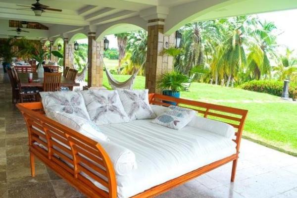Terreno para desarrollo al lado del hotel gran evenia bijao, frente al mar