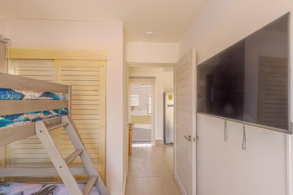 Furnished 2-bedroom beach home in playa caracol