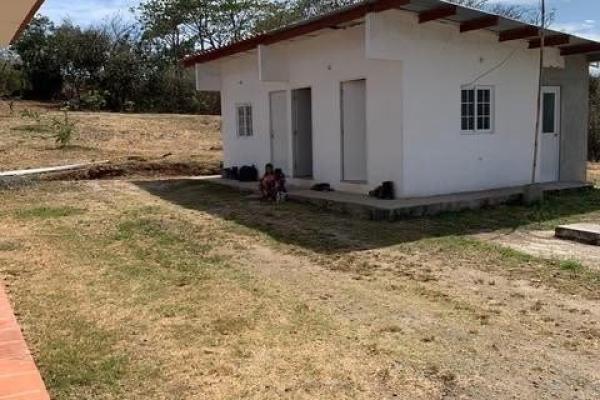 Granja de 13.6 ha con casa, galeras y río en natá, coclé