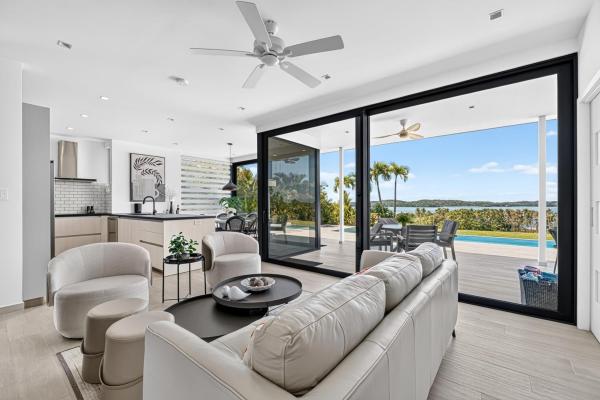 Casa moderna-hermosa bay boca chica panamá