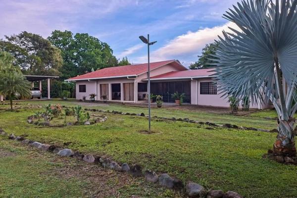 Riverfront home with greenhouse in dos rios