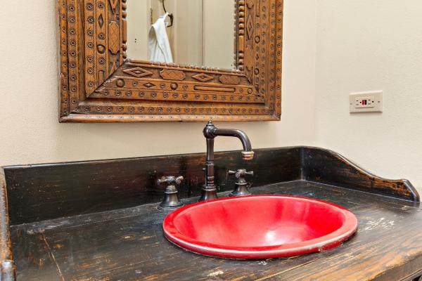 Rare 3-bedroom corner condo in valle escondido