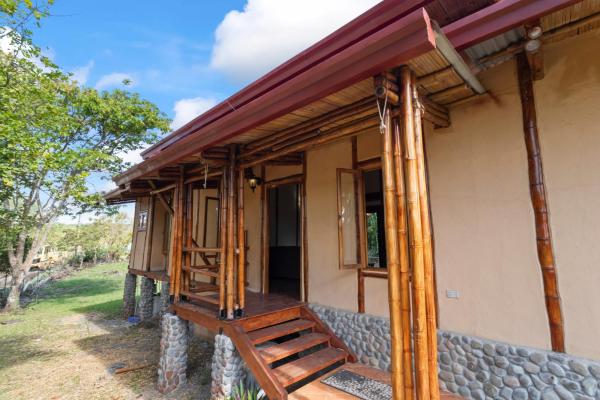 Eco-friendly 2 bed 2 bath bamboo home in boquete
