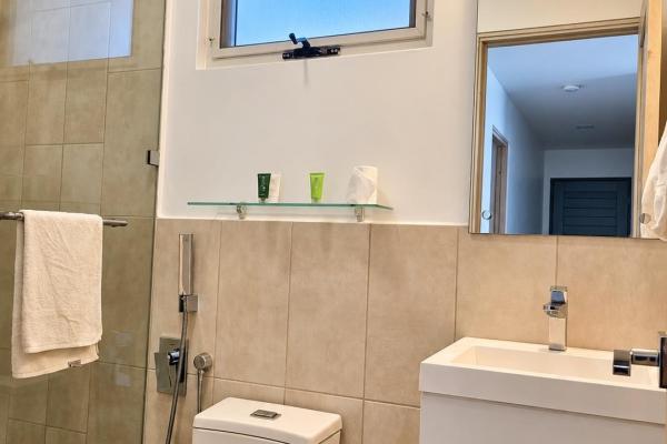 Apartamento frente a la playa con hermosas vistas al océano.