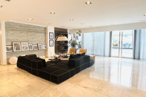 Venta de espectacular apartamento remodelado con piscina propia en p.h. aqualina – punta pacifica