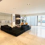 Venta de espectacular apartamento remodelado con piscina propia en p.h. aqualina – punta pacifica