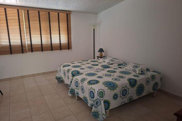 Terreno con 3 casas en gorgona frente al mar.