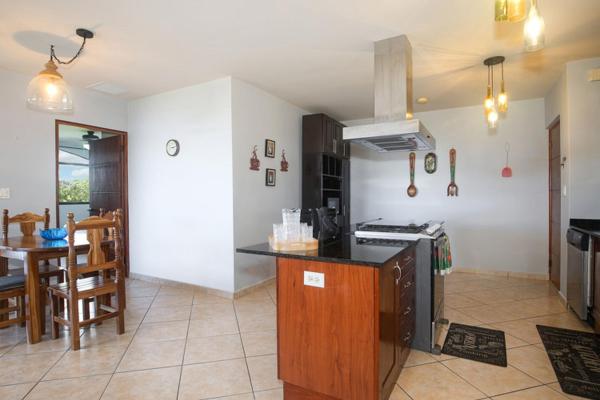 Rare ground-floor canyon view condo in los molinos