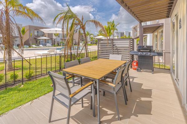 Furnished 2-bedroom beach home in playa caracol