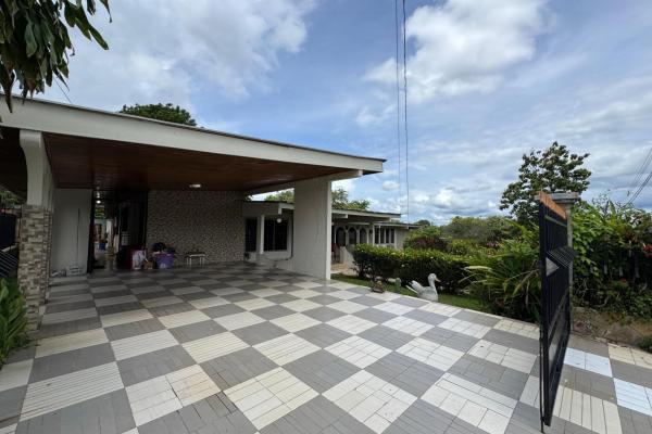 Amplia casa de 4 dormitorios en venta en santiago
