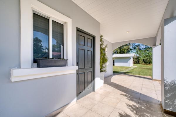 Casa con piscina de agua salada en dolega panamá