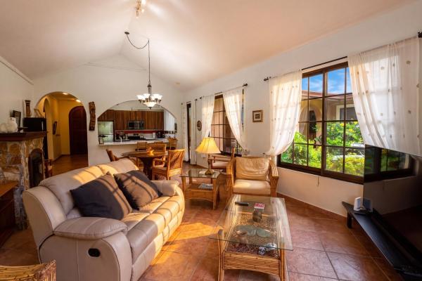 Two villas with 6 bedrooms and mountain views