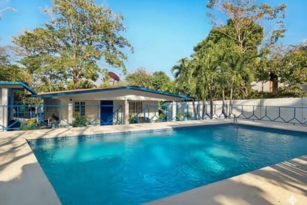 House with pool and spacious terrace - san carlos