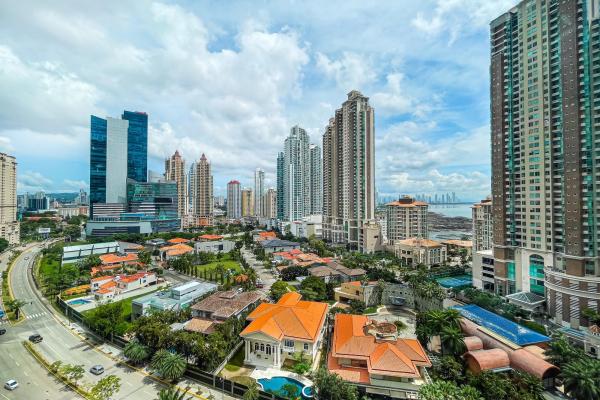 Sale of remodeled apartment in p.h q tower, punta pacifica