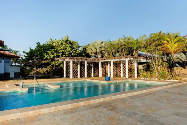 Beachfront mansion with pool in la barqueta