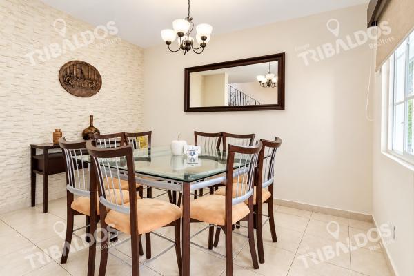 Venta de casa adosada en villa de las azores en villa lucre