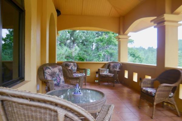 Casita de montaña y gran terreno